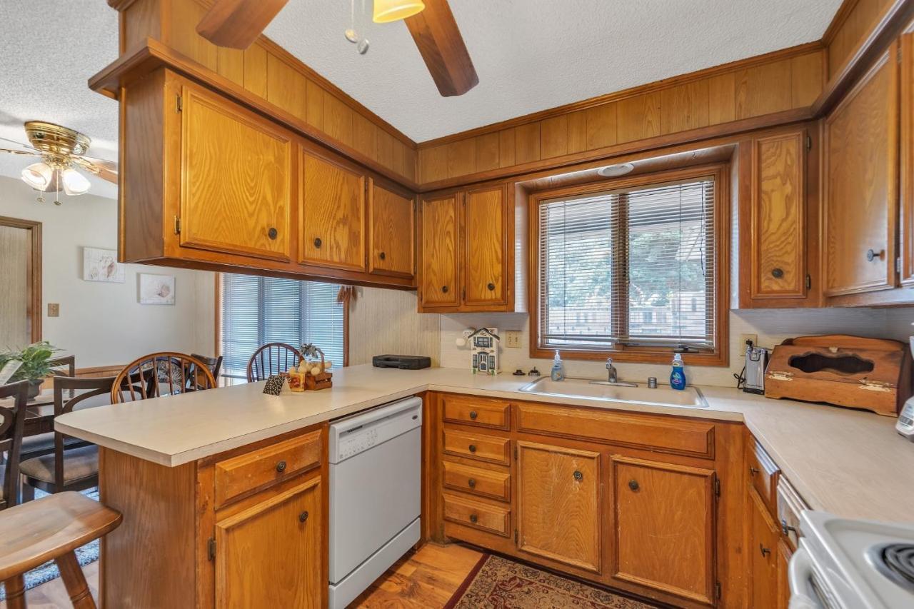Homestead House - In Shadow Hills Golf Course Division Home ラボック エクステリア 写真