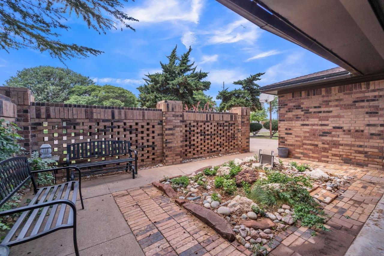 Homestead House - In Shadow Hills Golf Course Division Home ラボック エクステリア 写真