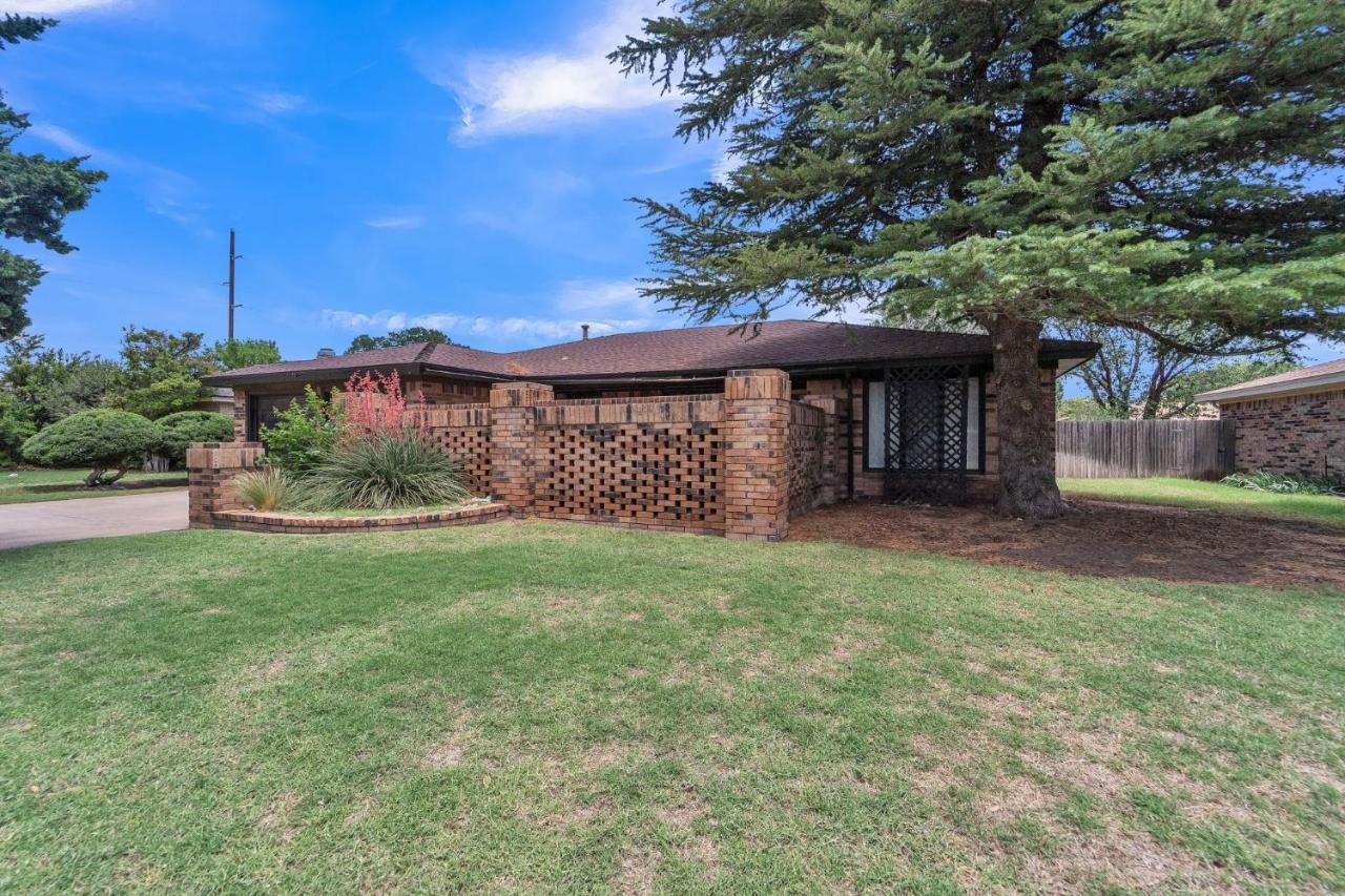 Homestead House - In Shadow Hills Golf Course Division Home ラボック エクステリア 写真