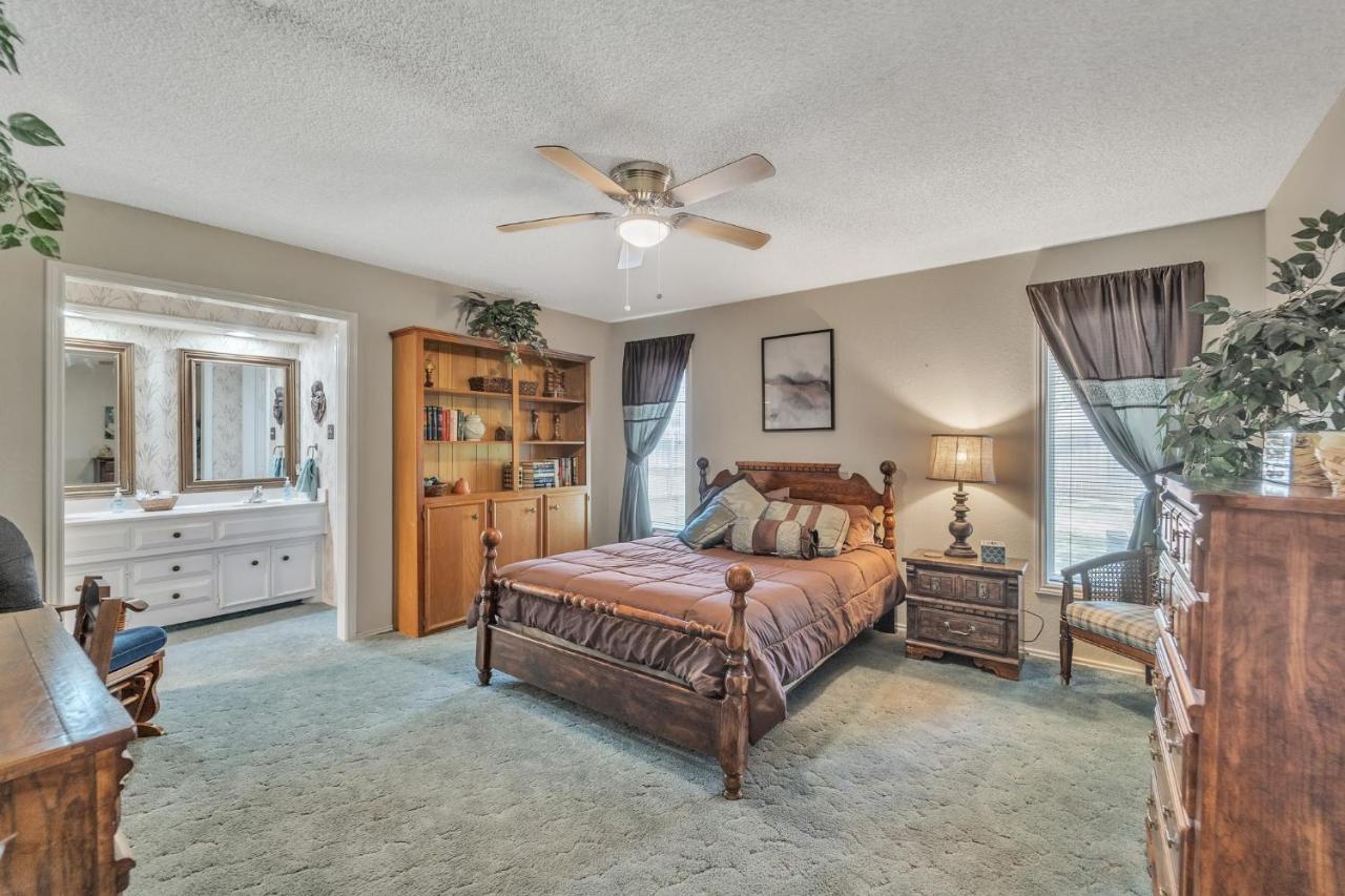 Homestead House - In Shadow Hills Golf Course Division Home ラボック エクステリア 写真