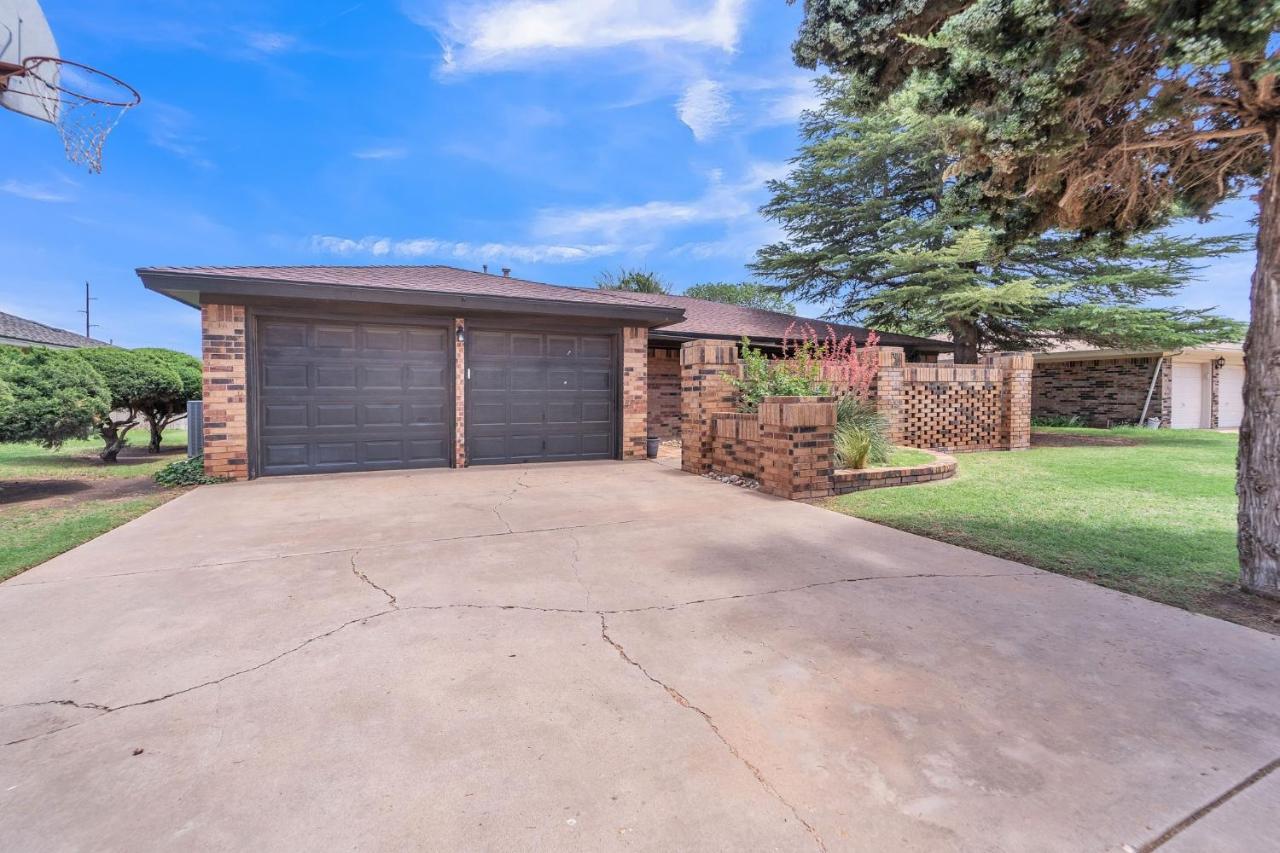 Homestead House - In Shadow Hills Golf Course Division Home ラボック エクステリア 写真