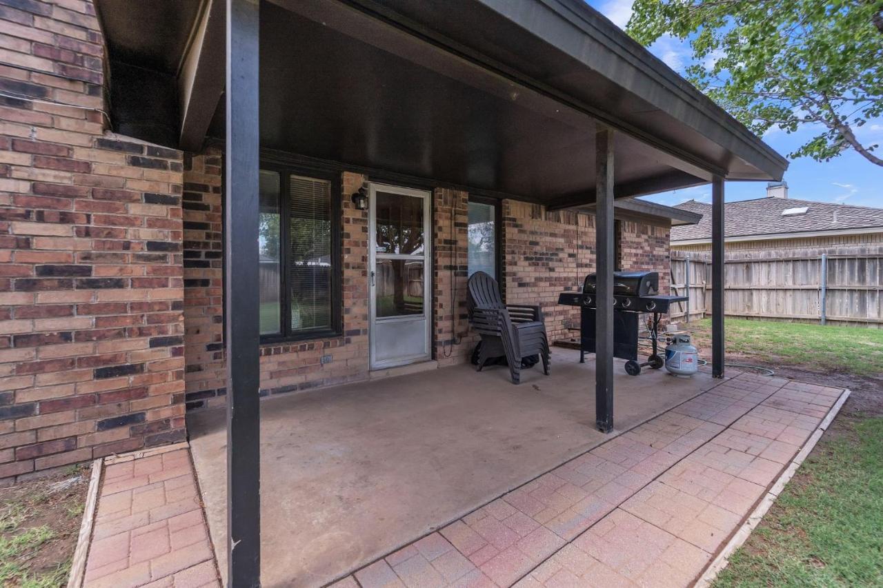 Homestead House - In Shadow Hills Golf Course Division Home ラボック エクステリア 写真