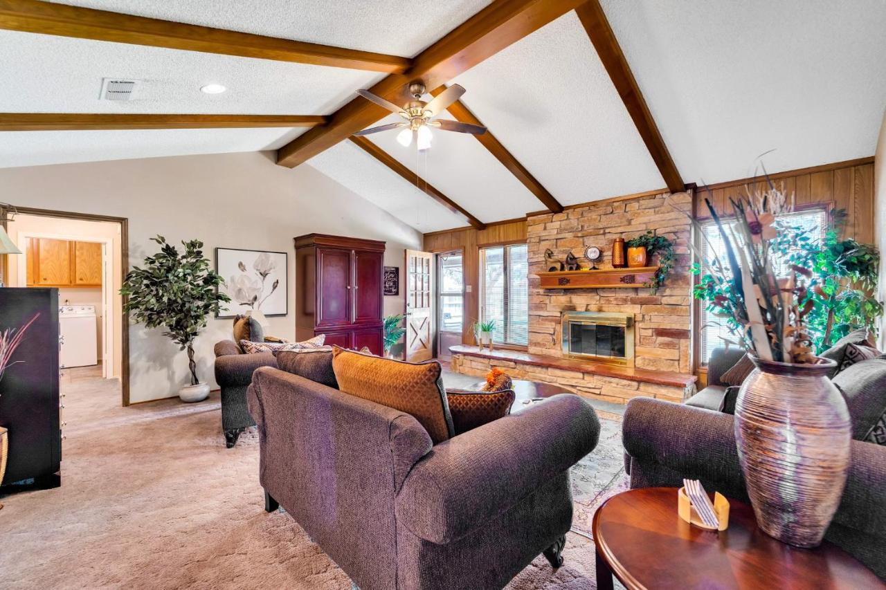 Homestead House - In Shadow Hills Golf Course Division Home ラボック エクステリア 写真