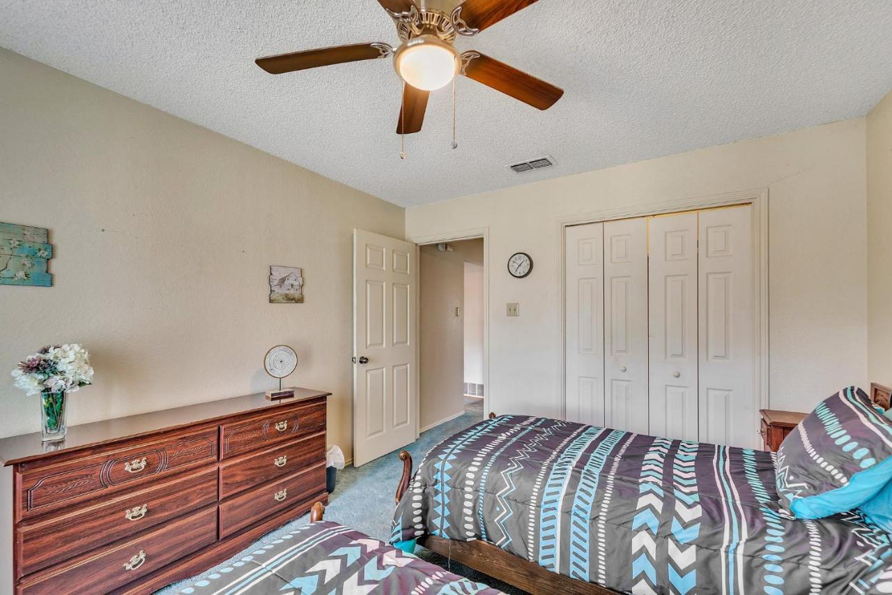 Homestead House - In Shadow Hills Golf Course Division Home ラボック エクステリア 写真
