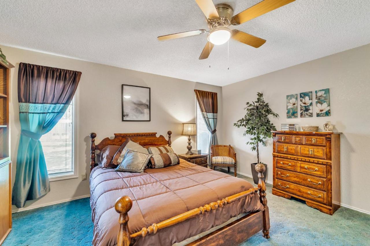Homestead House - In Shadow Hills Golf Course Division Home ラボック エクステリア 写真